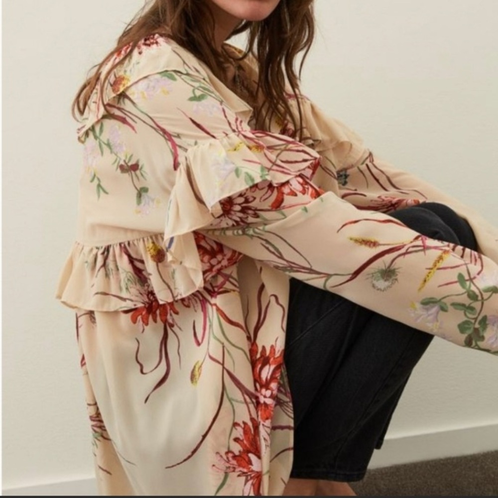 Floral print blouse